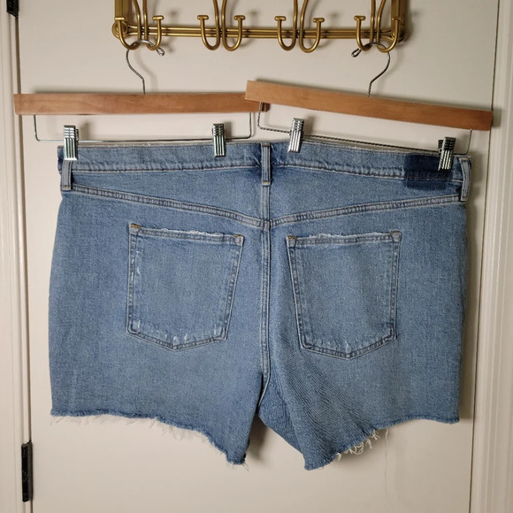 Abercrombie & Fitch The 4" Mom Short High Rise | NWT | Size 36/22 - Picture 4 of 5